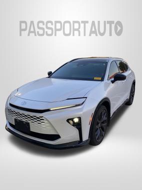 Oxygen White 2025 Toyota Crown Signia Limited