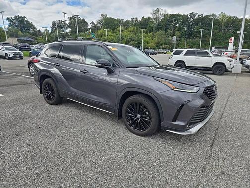 Magnetic Gray Metallic 2023 Toyota Highlander XSE