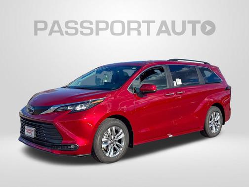 2025 Toyota Sienna XLE