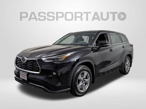 Midnight Black Metallic 2023 Toyota Highlander LE