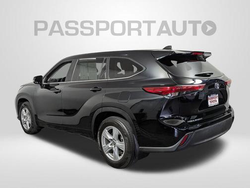 Midnight Black Metallic 2023 Toyota Highlander LE