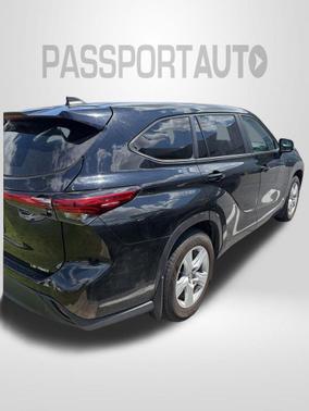 Midnight Black Metallic 2023 Toyota Highlander LE
