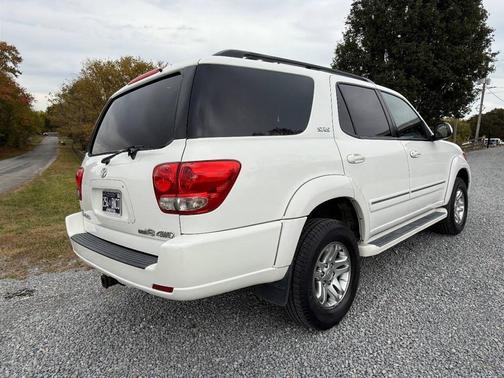 2005 Toyota Sequoia SR5