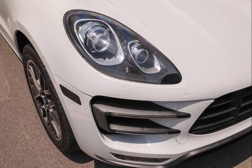 Agate Gray Metallic 2015 Porsche Macan Macan Turbo