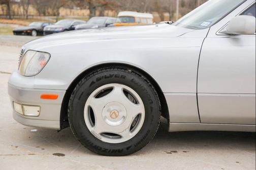 1999 Lexus LS 400 Base