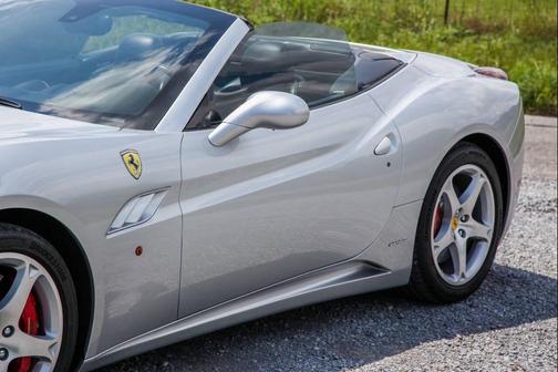 2010 Ferrari California Base