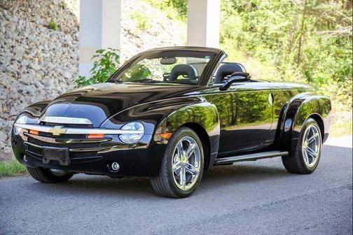 2005 Chevrolet SSR LS 2dr Regular Cab Convertible Rwd SB