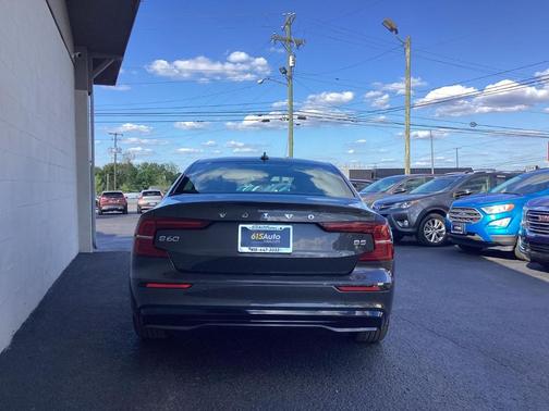 2024 Volvo S60 B5 Core Dark Theme
