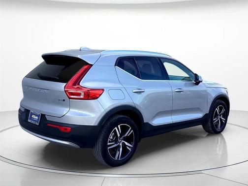 2024 Volvo XC40 B5 Core AWD