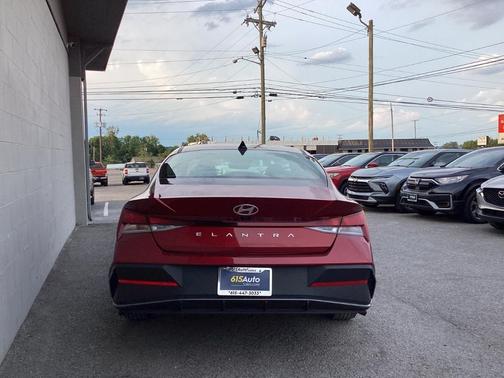 2024 Hyundai ELANTRA SEL