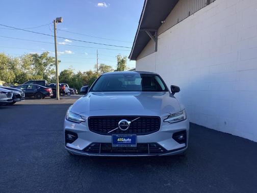 2024 Volvo S60 B5 Core Dark Theme