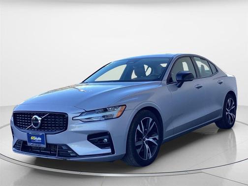 2024 Volvo S60 B5 Core Dark Theme