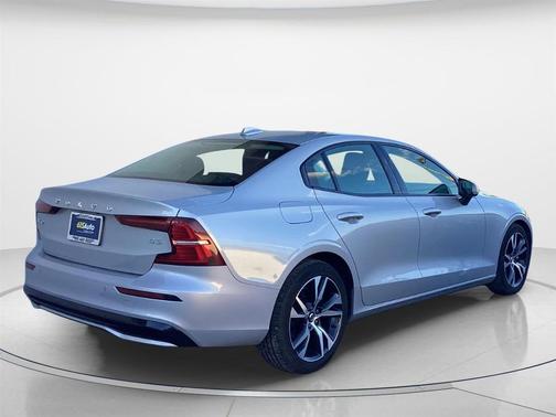 2024 Volvo S60 B5 Core Dark Theme