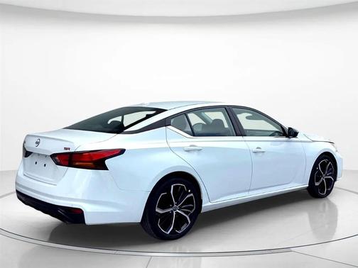 2023 Nissan Altima SR FWD