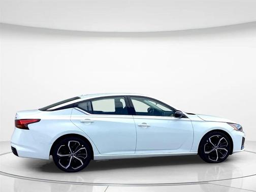 2023 Nissan Altima SR FWD