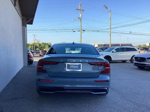 2024 Volvo S60 B5 Core Dark Theme