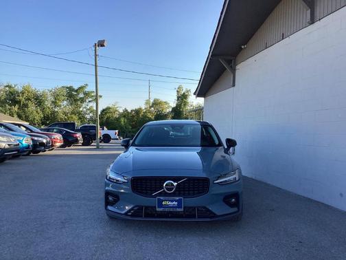 2024 Volvo S60 B5 Core Dark Theme