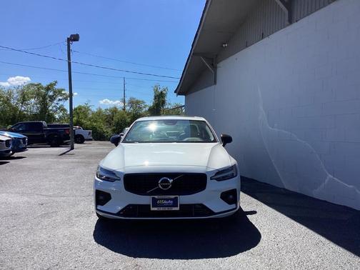 2024 Volvo S60 B5 Core Dark Theme