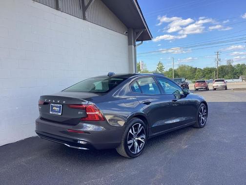 2024 Volvo S60 B5 Core Dark Theme