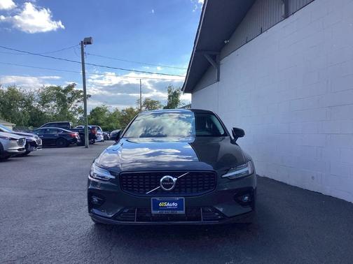 2024 Volvo S60 B5 Core Dark Theme