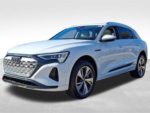 2024 Audi Q8 e-tron Premium Plus