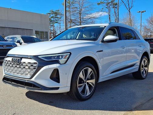 2024 Audi Q8 e-tron Premium Plus