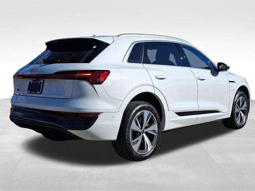 2024 Audi Q8 e-tron Premium Plus