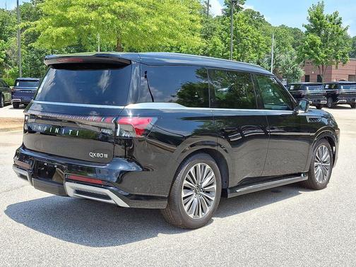 2025 INFINITI QX80 Luxe