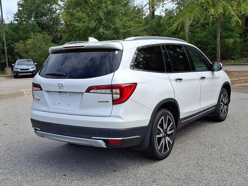 2022 Honda Pilot Touring 8-Passenger