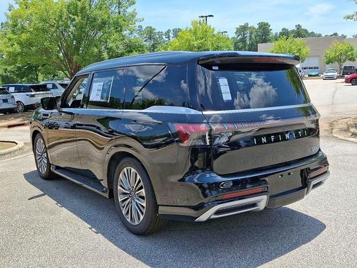 2025 INFINITI QX80 Luxe