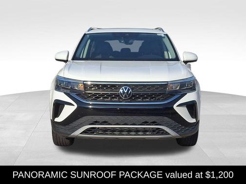 Pure White 2023 Volkswagen Taos 1.5T SE