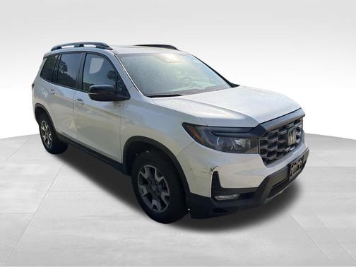 Platinum White Pearl 2023 Honda Passport AWD TrailSport