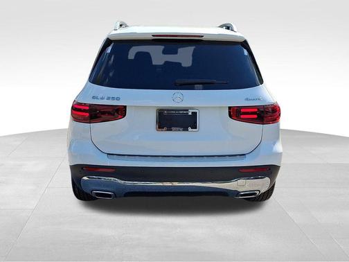 Polar White 2025 Mercedes-Benz GLB 250 4MATIC