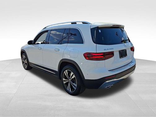 Polar White 2025 Mercedes-Benz GLB 250 4MATIC