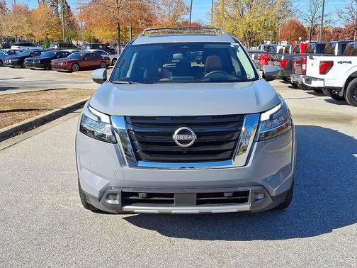 2022 Nissan Pathfinder Platinum 2WD