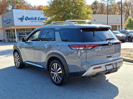 2022 Nissan Pathfinder Platinum 2WD