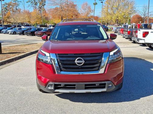 2022 Nissan Pathfinder SL 2WD