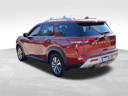 2022 Nissan Pathfinder SL 2WD