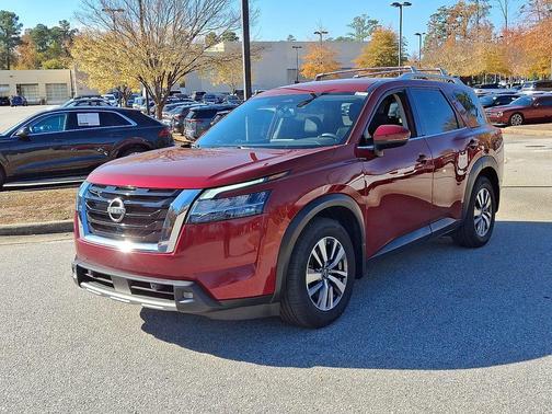 2022 Nissan Pathfinder SL 2WD