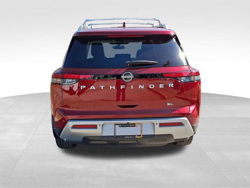 2022 Nissan Pathfinder SL 2WD