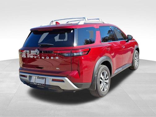 2022 Nissan Pathfinder SL 2WD