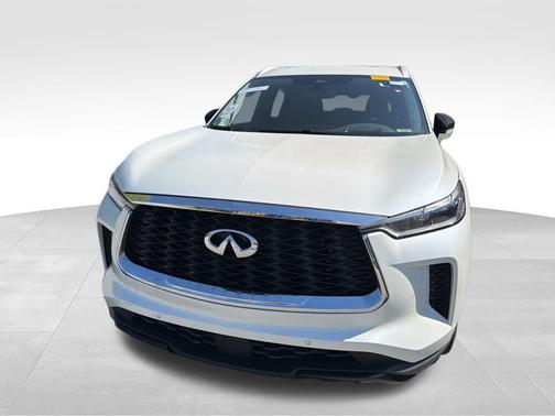 Majestic White 2023 INFINITI QX60 Luxe