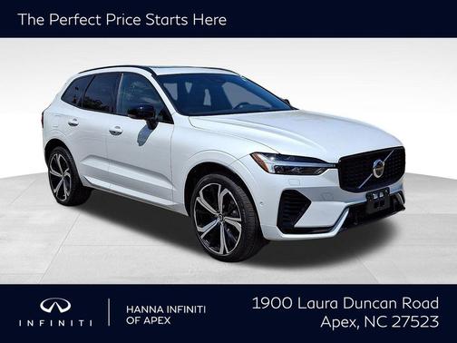 Crystal White Metallic 2022 Volvo XC60 Recharge Plug-In Hybrid T8 R-Design