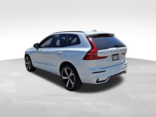 Crystal White Metallic 2022 Volvo XC60 Recharge Plug-In Hybrid T8 R-Design