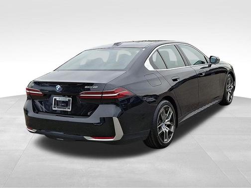 Black Sapphire Metallic 2025 BMW i5 eDrive40