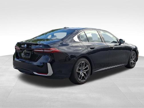 Black Sapphire Metallic 2025 BMW i5 eDrive40