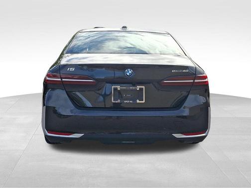 Black Sapphire Metallic 2025 BMW i5 eDrive40