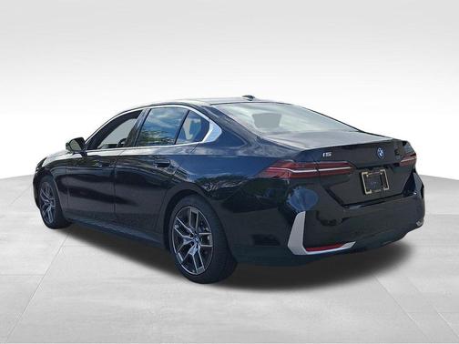 Black Sapphire Metallic 2025 BMW i5 eDrive40