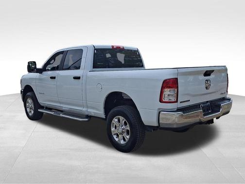 Bright White Clearcoat 2024 RAM 2500 Big Horn Crew Cab 4x4 6'4' Box
