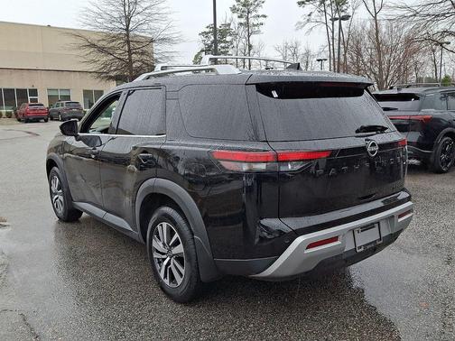 2023 Nissan Pathfinder SL 4WD